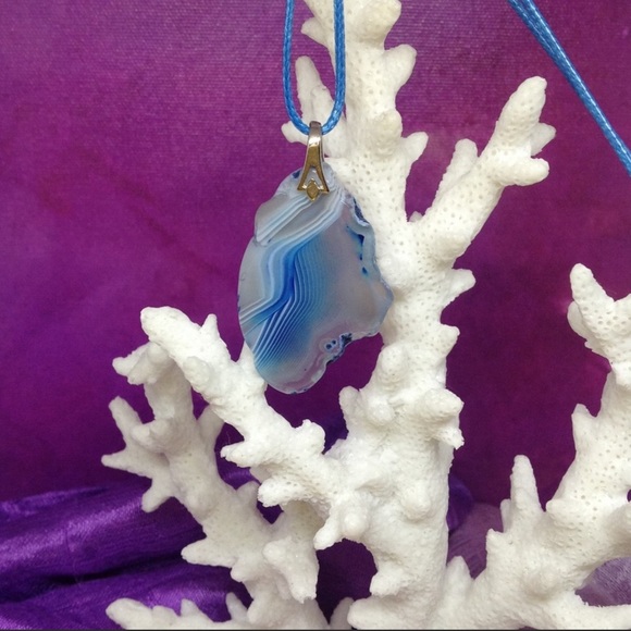 Handmade Blue Onyx Agate Slice Pendant Necklace on Waxed Cotton Cord - Picture 4 of 10